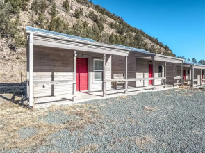 Eagle Creek Complex, Six Cabins, Indoor Heated Pool, Sleeps 28