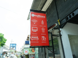 RedDoorz near Alun Alun Madiun