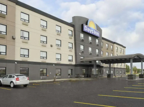Days Inn - Regina Airport West