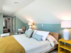 Large Kennebunk Home, Walk to Beach < 2 Mi to Town