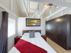 Hermanus Longboat Sea Cottage