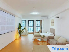 Jiujian Xiyue Urban Homestay (Yichang Three Gorges Visitor Center Wanda Plaza)