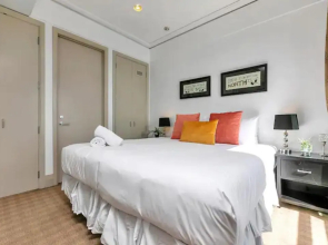 Sunny two bedrooms and Viaduct views