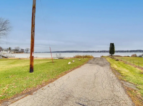 Twin Lakes Home - Walk to Lake Elizabeth!