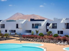 Superior Apartment Sleeps 2 With Pool