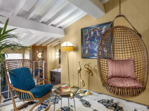 J And J Historic House Hotel