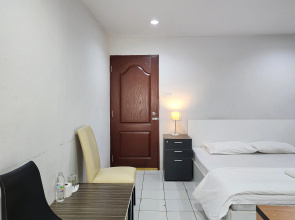 Freesia Bangphi Guest House by ZUZU