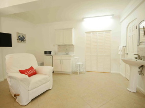 Cattleya's Green Suite Exquisite