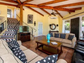 Luxury 4-bedroom home a short walk from the beach