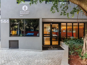 Modern Apartment w/ Pool Close to Shopping Bia035