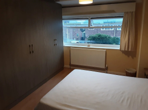 Beautiful Romantic Village House With Netflix