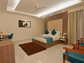 Hotel Cardinal Express OXMO Delhi Airport