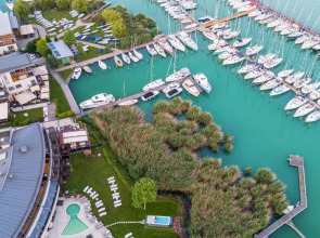 Hotel Golden Lake Resort