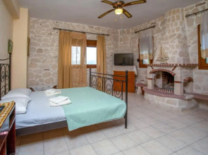 Family 5-bdrm villa with sea views on private land
