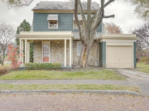 Cozy Zanesville Home ~ 9 Mi to Dillon State Park!