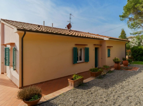 Baia Blu 2 in a small complex of colourful houses that directly overlooks the beach of Forno.-BAIA BLU N°2