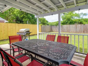 Savannah Vacation Rental ~ 8 Mi to River Street!