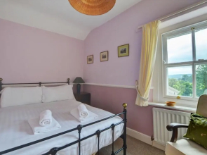 Holiday Home Clappersgate Hill