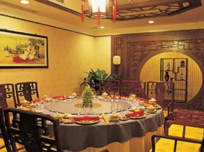 Universal House Grand Romance Hotel