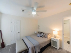 Lake-front Luxury 5bdrm on Kentucky Lake - JZ Vacation Rentals