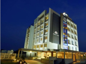 OYO Premium Pal Road