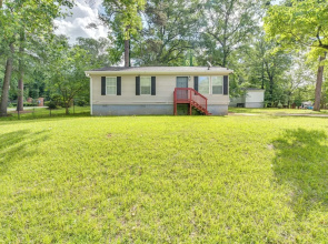 7 Mi to Downtown: Atlanta Home w/ Yard
