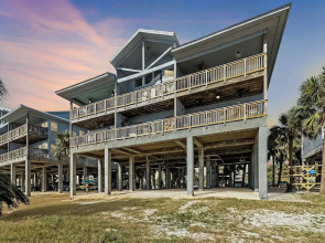 Beach & Pool Access at Condo on Cedar Key!