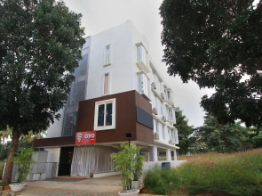 OYO 10002 Hotel Canary Hop