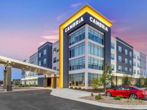 Cambria Hotel Bettendorf Quad Cities