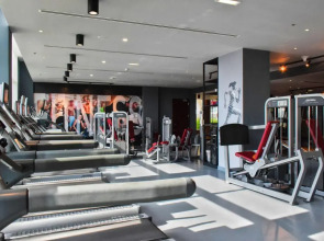 Отель Yas Plaza Circuit