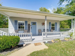 Walk to Main Street! Family Home in Williamstown