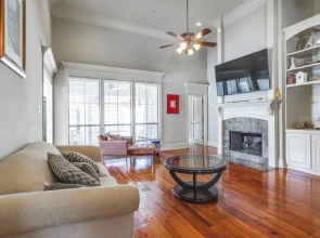Easy Access to I-10: Family Home in Prairieville!