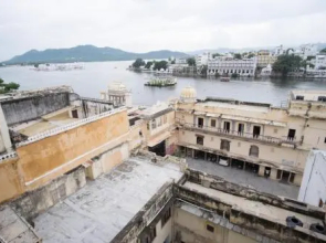 OYO Home 10102 Heritage Near Gangaur Ghat