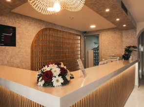 Adella Side Hotel