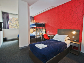 Space Hotel - Hostel