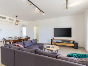 Alloro First Line To The Beach