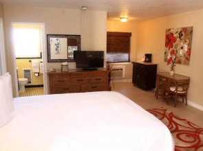 Bamboo Beach Club #202 Apartment