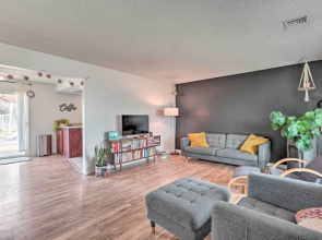 Relaxing Redmond Retreat: Golf, Hike & Ski!
