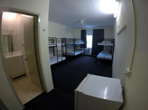 Crocodilly Inn - Hostel