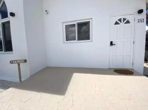 Palm Beach Vacaysuites - Bamboo Suite - Studio