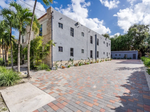 Gorgeous Apartment with Free Parking