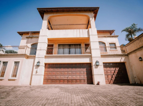 6 Bedroom Tuscan Styled Home in Umdloti Beach