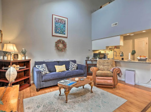 Pet-friendly Townhome w/ Community Hot Tub!