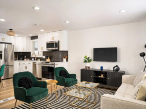 Stylish 5BR Home W Fire Pit 15 Mins to DT Denver