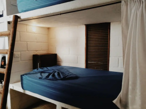 El Zoo Hostel & Pool