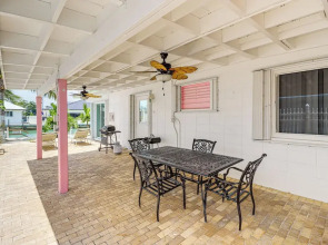 Waterfront Key Colony Beach Home w/ Golf Cart!