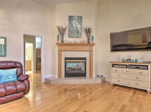 2 Mi to Golf: Retreat w/ Hot Tub in Ocean Pines