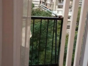 50 steps to Metro Grmagele.