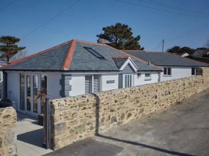 2022 Brand New Stylish Flat in Central Hayle