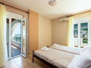 4 Indepent Villas in Bali With Pool and Seaview for Groups up to 28 Persons